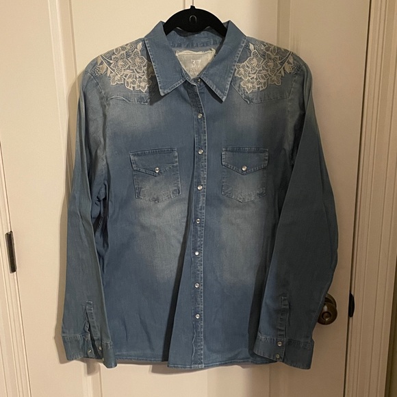 Johnny Was Blue Embroidered Denim Top - Picture 3 of 4